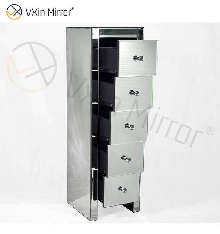 nightstands mirrored As mesas de cabeceiras refletidas