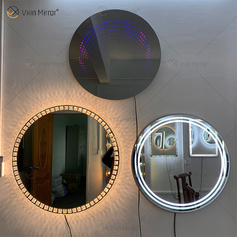 lighted mirror wall Parede do espelho iluminado