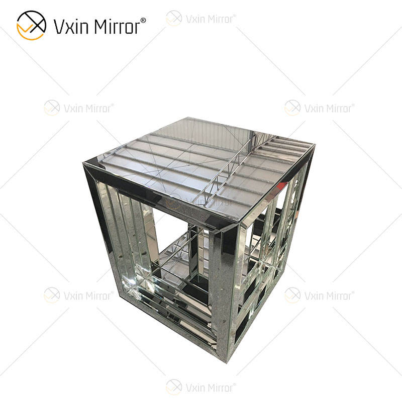 small table with mirror kleiner Tisch mit Spiegel