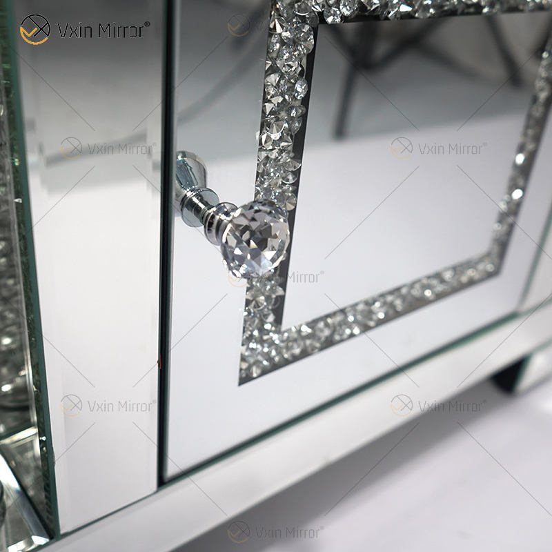 black and mirrored nightstand черная и зеркальная тумбочка