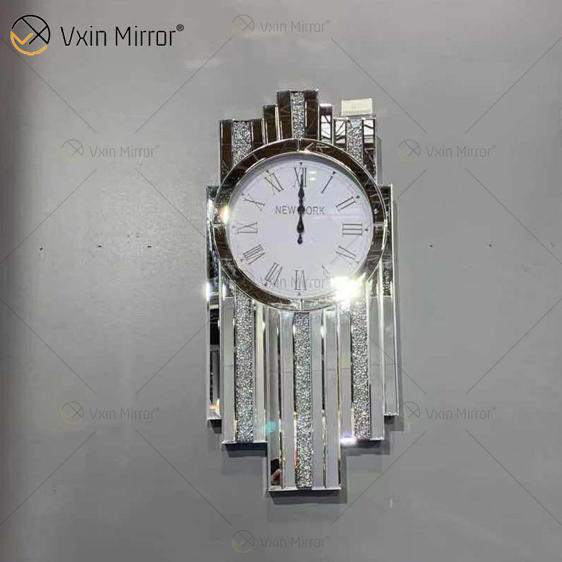 large mirrored clock Grande relógio espelhado