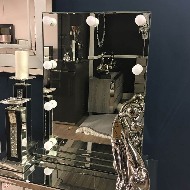 mirror with led lighting зеркало со светодиодным освещением