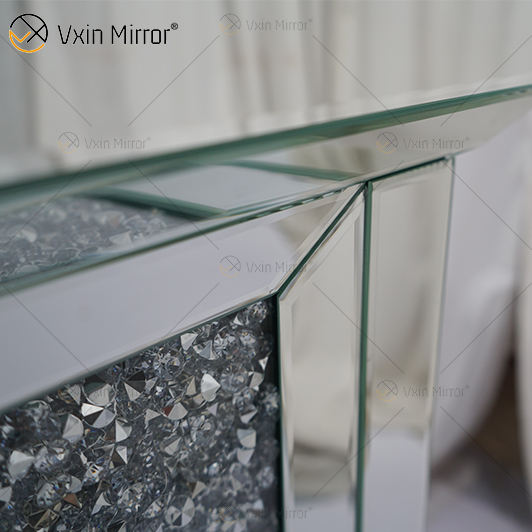 mirrored fireplace surround Spiegelte Kaminumgebung