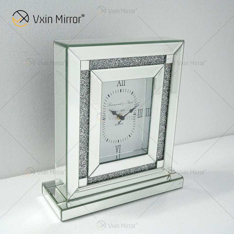 large mirrored clock ساعة عكسية كبيرة
