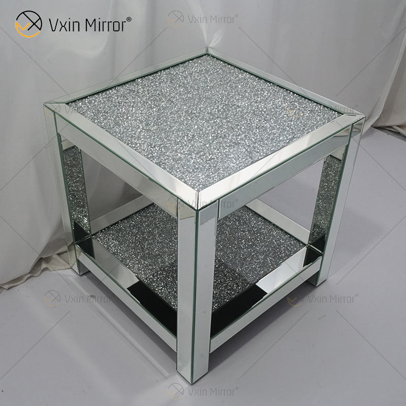 small mirrored side table Pequena mesa lateral espelhada