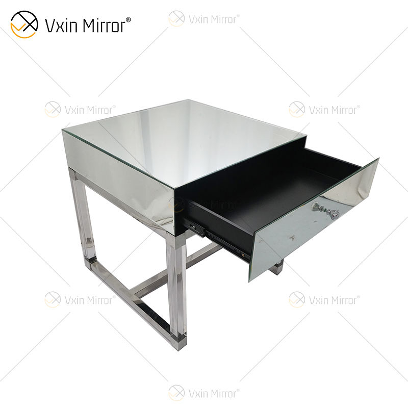 mirrored white nightstand Зеркальная белая тумбочка