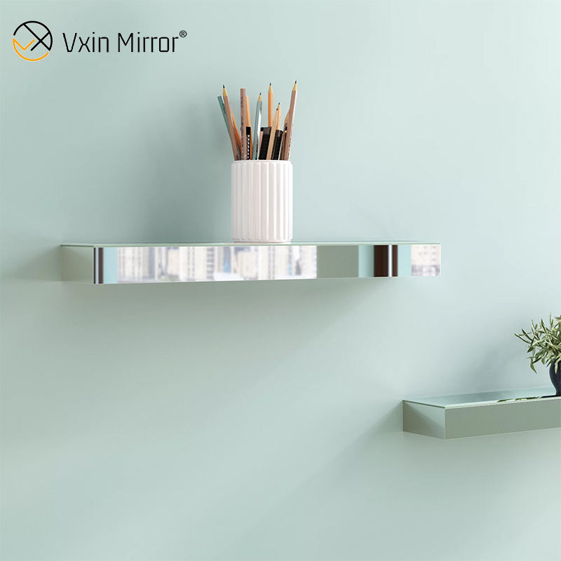 mirrors living room Spiegelt wohnhaftes Wohnzimmer im Wohnzimmer