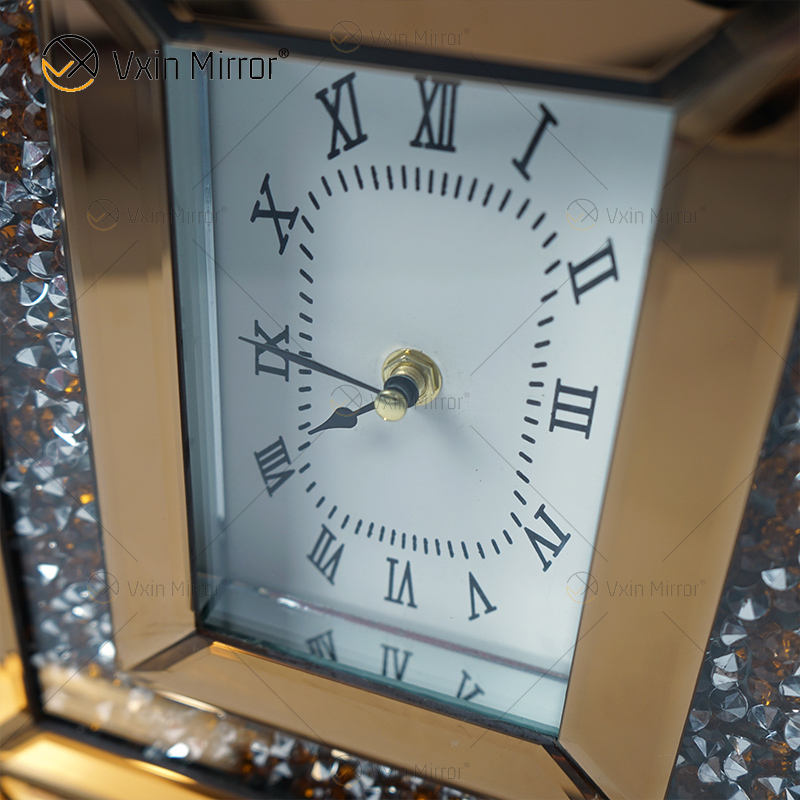 mirrored wall clock ساعة الحائط النسائية