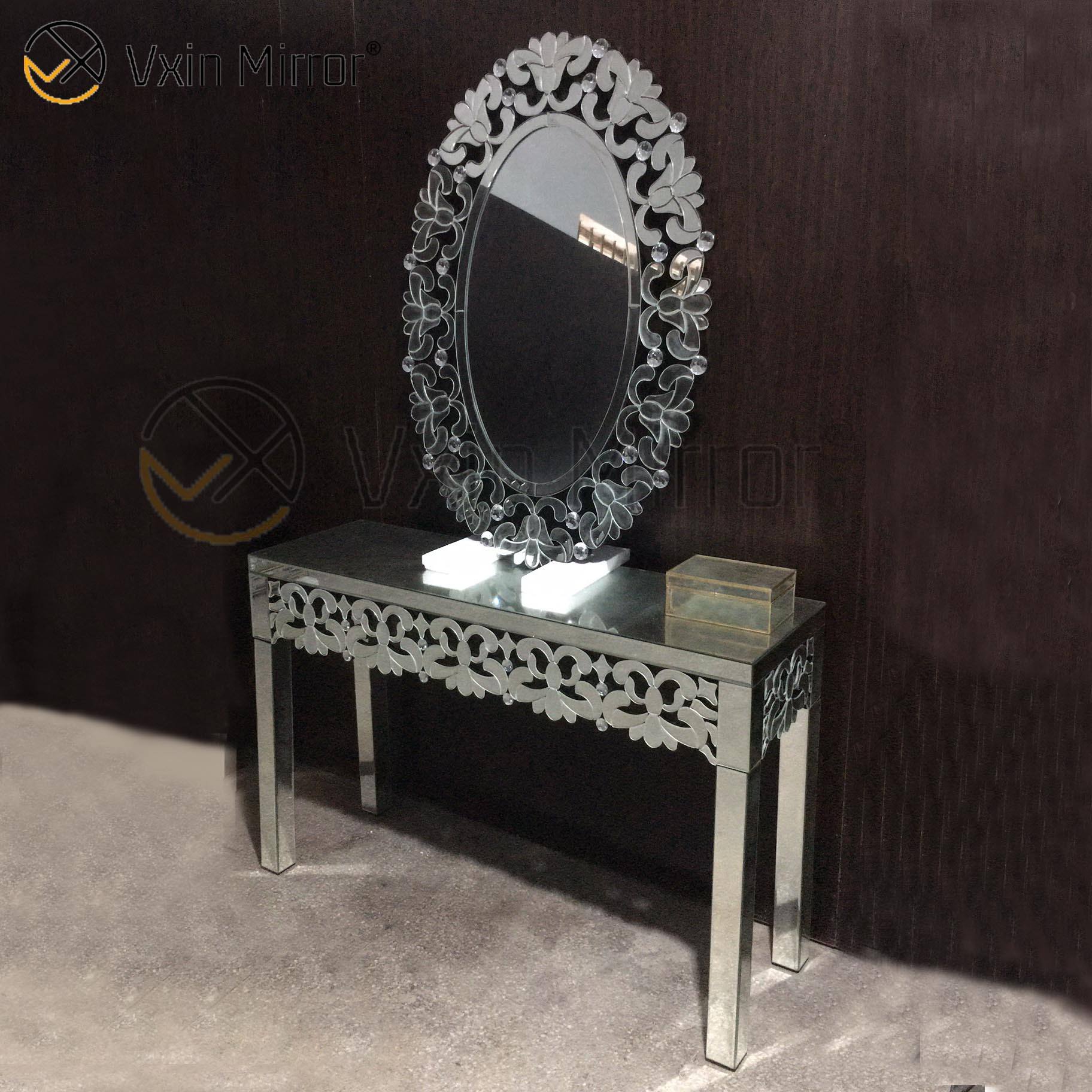 bedroom vanity with extra storage الغرور غرفة النوم مع تخزين إضافي