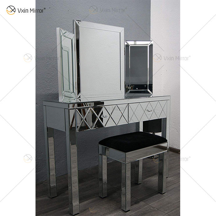 vanity desk with mirror and lights مكتب الغرور مع المرآة والأضواء