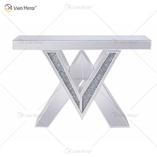 mirror on table المرآة على الطاولة