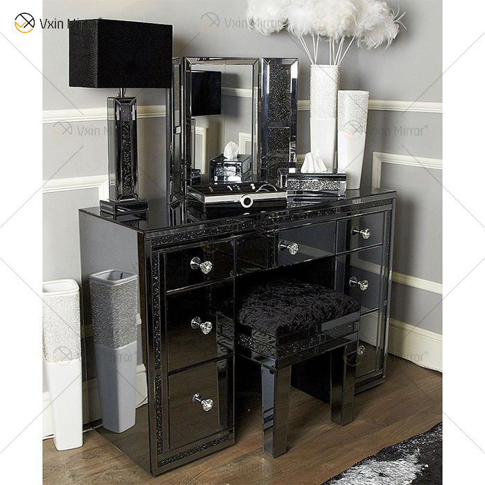small makeup vanity مكياج صغير الغرور