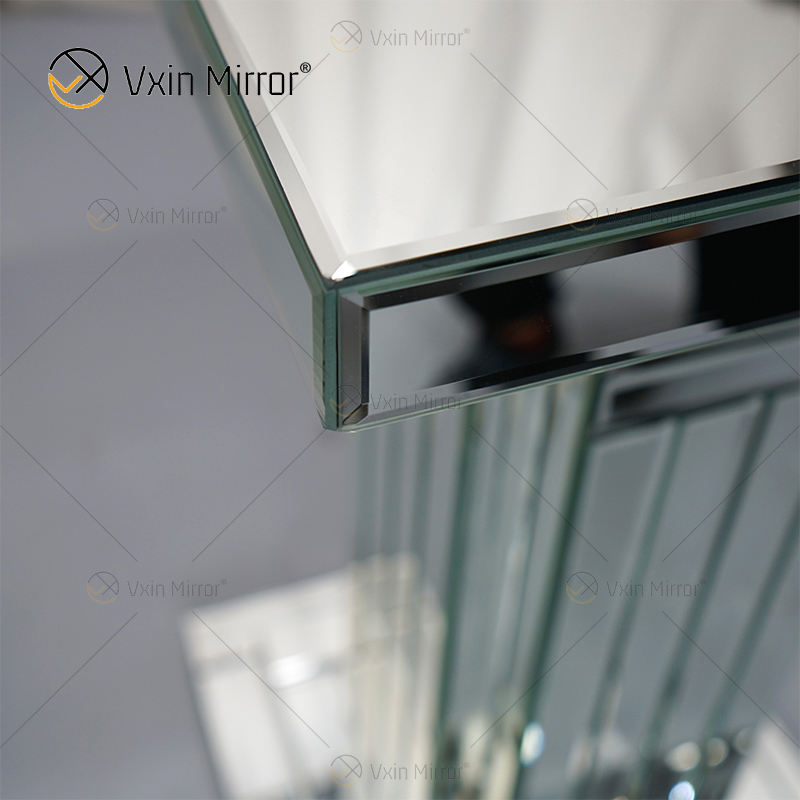 glass mirror end tables Tabelas de extremidade do espelho de vidro