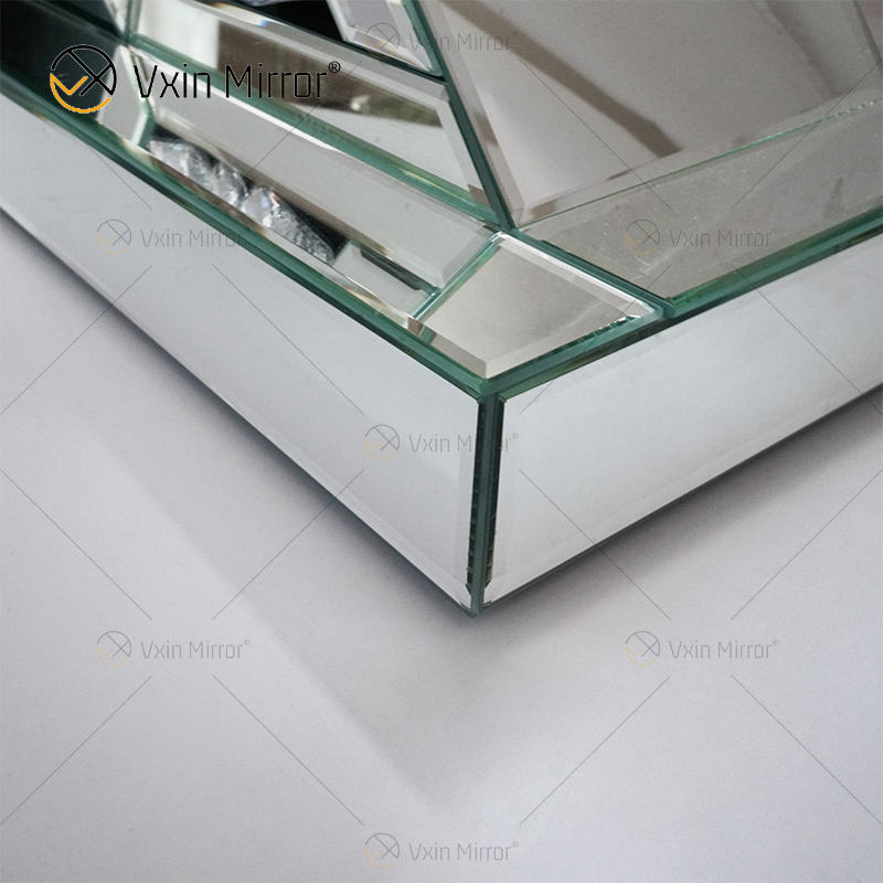 table and mirror Tisch und Spiegel