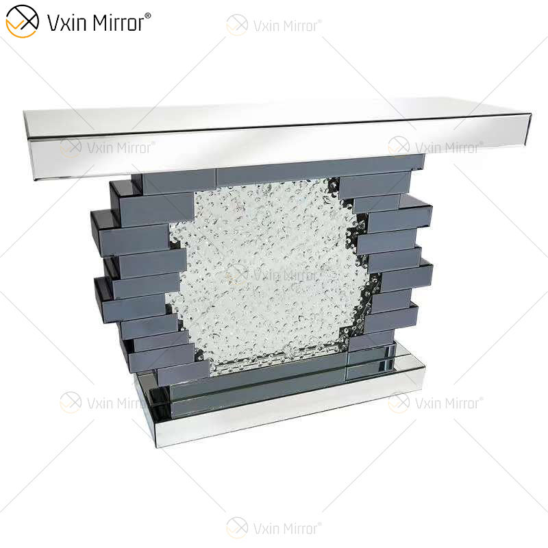white and mirrored furniture weiße und gespiegelte Möbel