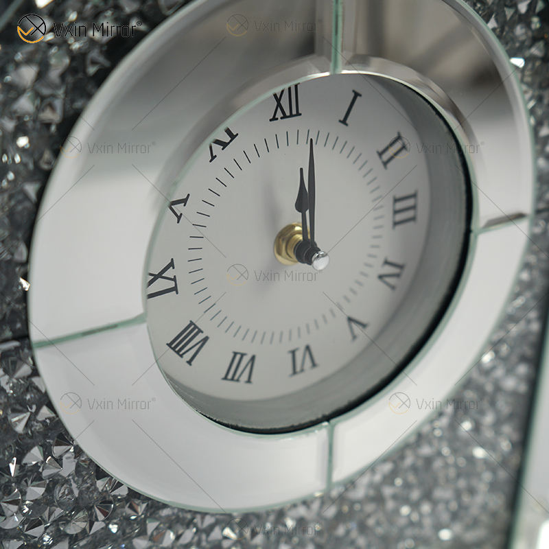 mirror clocks on wall ساعات المرآة على الحائط
