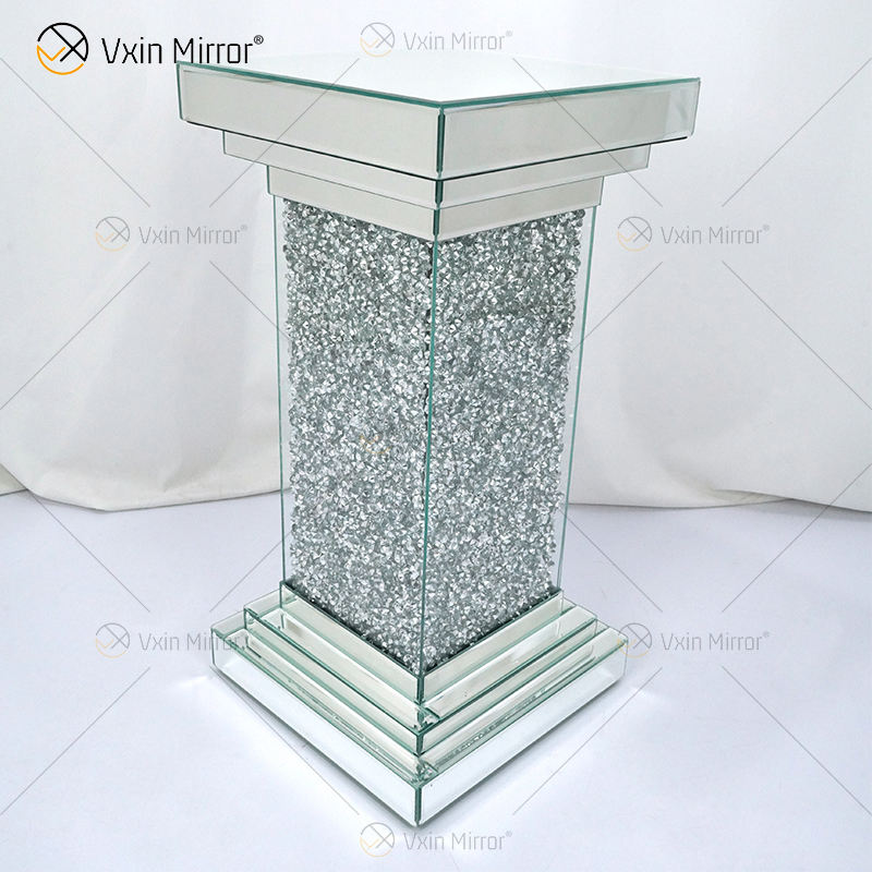 small mirrored tables Pequenas mesas espelhadas