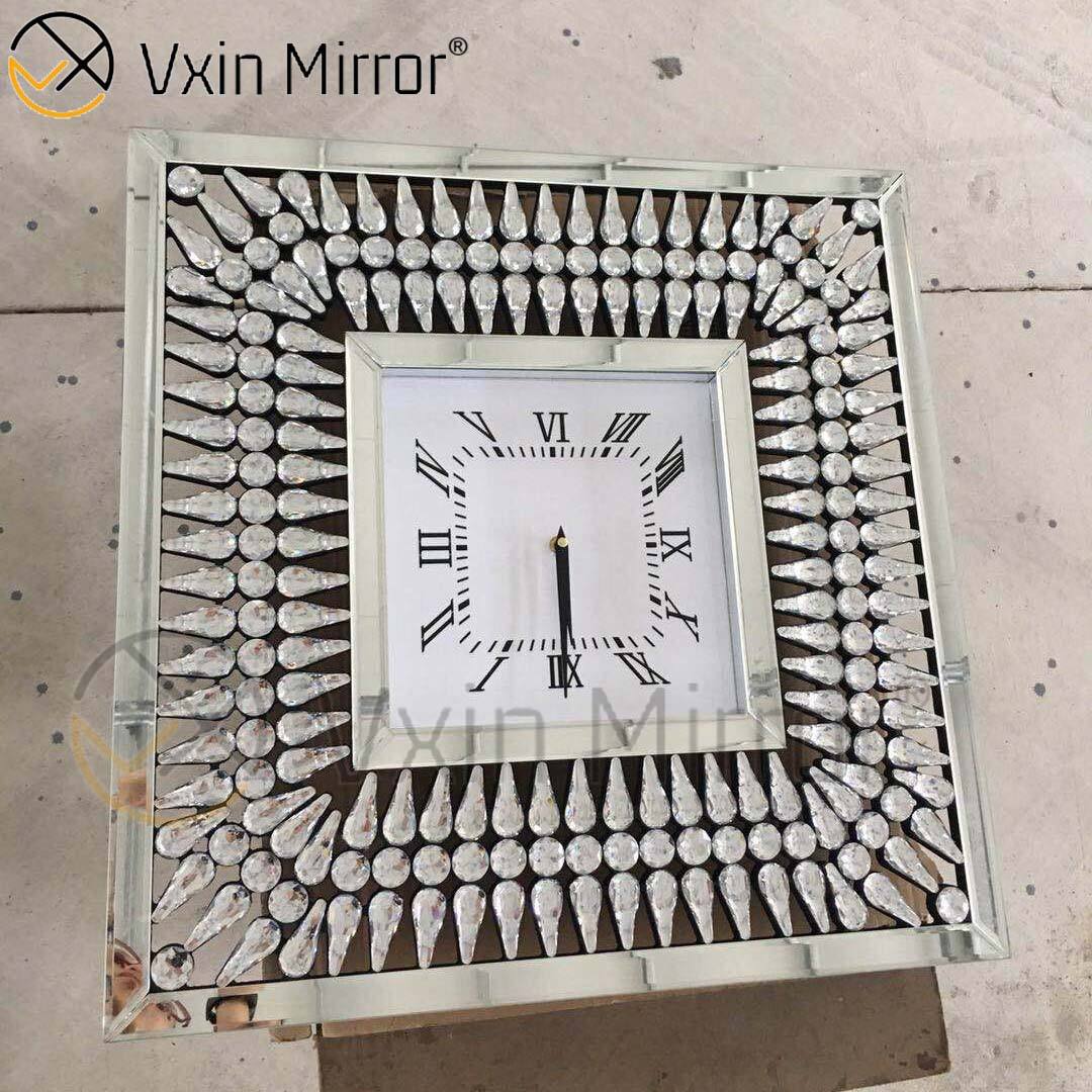 large mirrored wall clock Grande relógio de parede espelhado