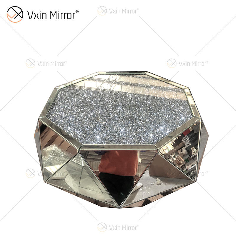 mirror and gold coffee table Spiegel und goldener Couchtisch