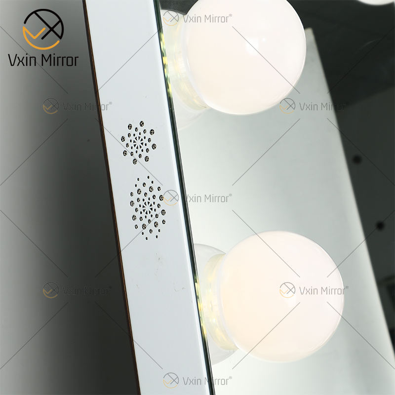 bathroom mirror with backlight espelho do banheiro com luz de fundo
