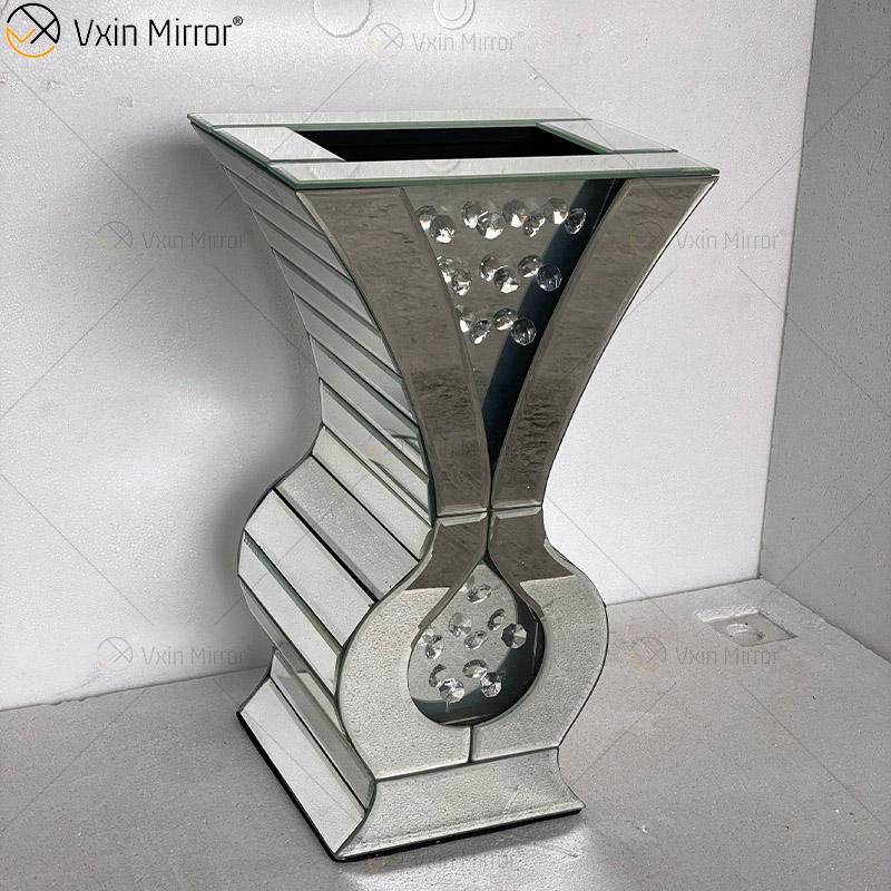 crystal vase value قيمة إناء البلورة