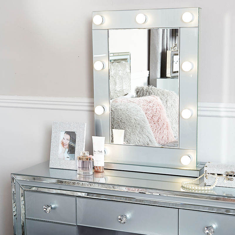 mirror with led light Espejo con luz LED