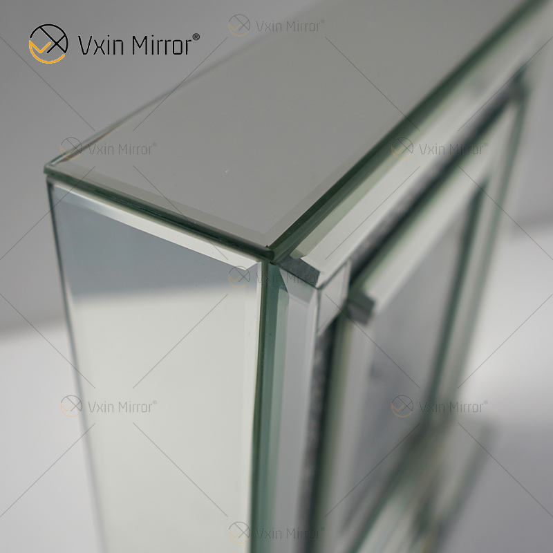 mirror image wall clock ساعة الحائط صورة المرآة