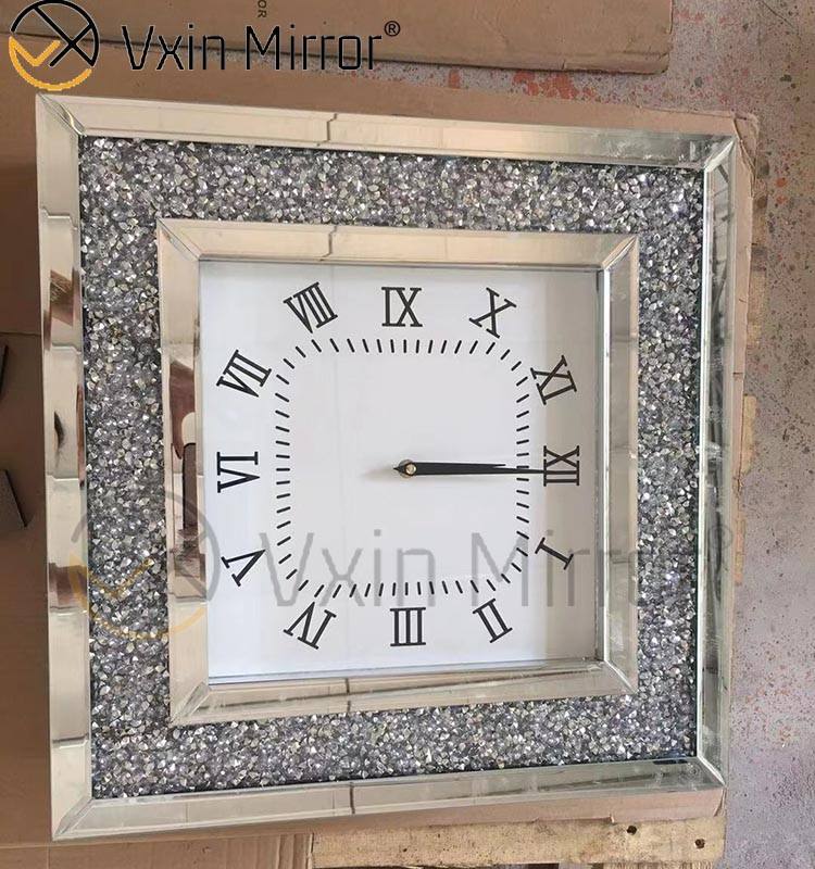 clock on mirror Часы на зеркале