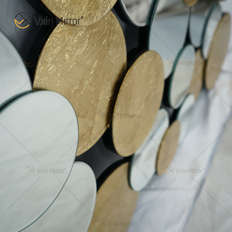 mirrors with black frame المرايا مع الإطار الأسود