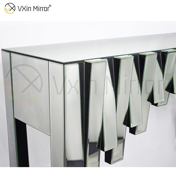 black vanity table with lighted mirror طاولة الغرور الأسود مع مرآة مضاءة