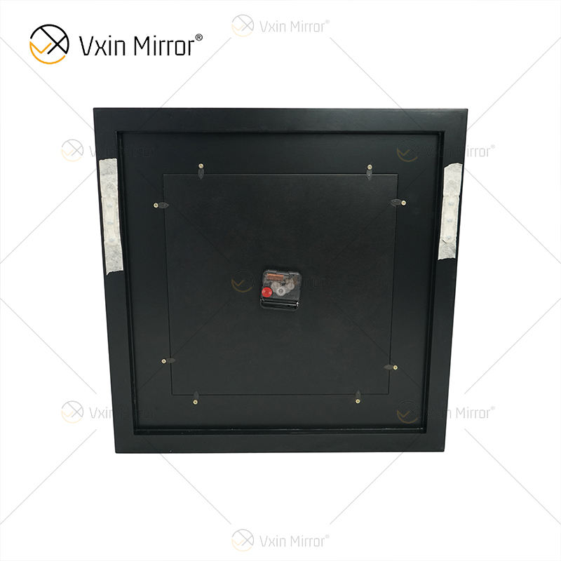 mirrored clocks Зеркальные часы