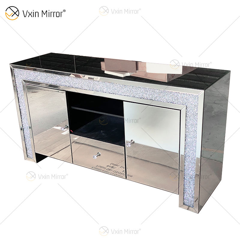 cabinets and shelves الخزانات والأرفف