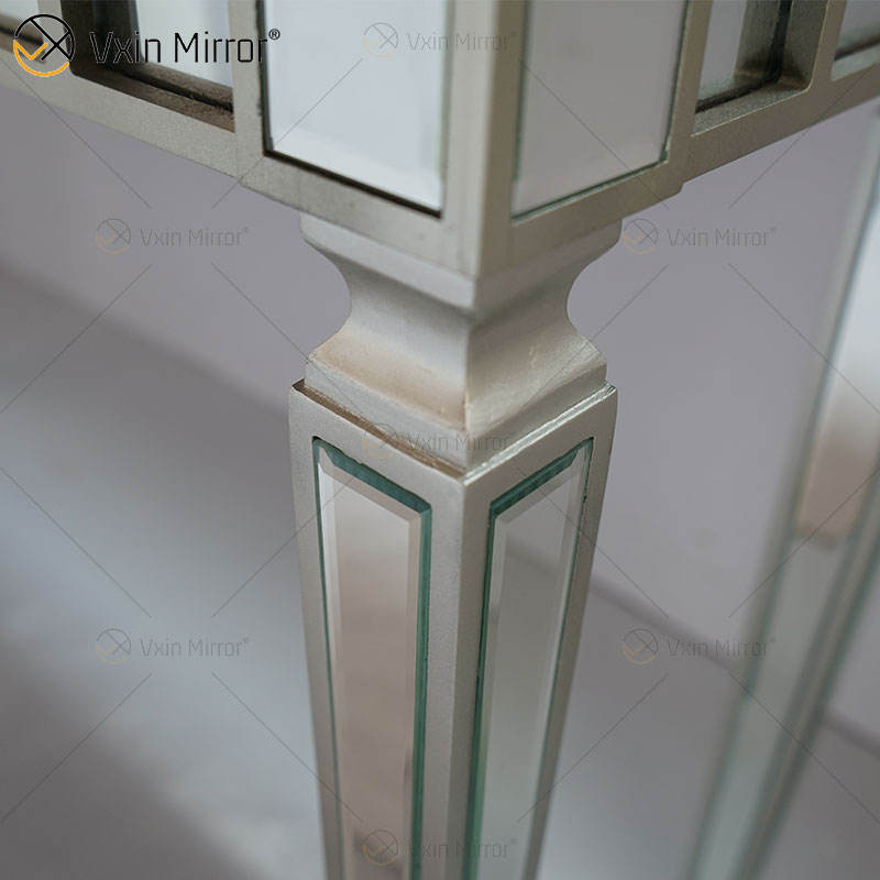 hall table and mirror Mesa do salão e espelho