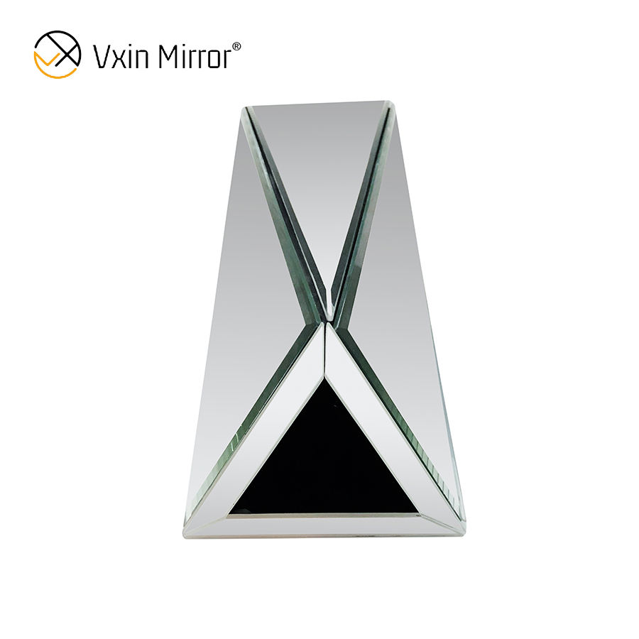 clear vase إناء واضح