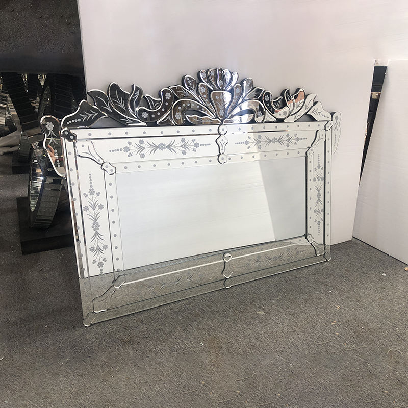 round white mirrors مستدير المرايا البيضاء