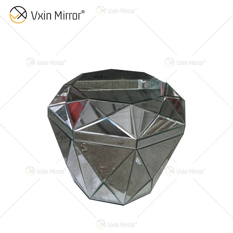 modern mirrored coffee table Moderner verspiegelter Couchtisch