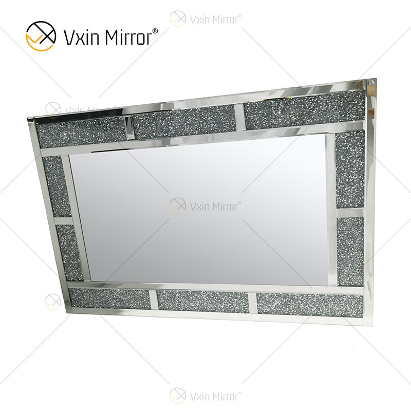 oversized mirror wall جدار المرآة المتضخم