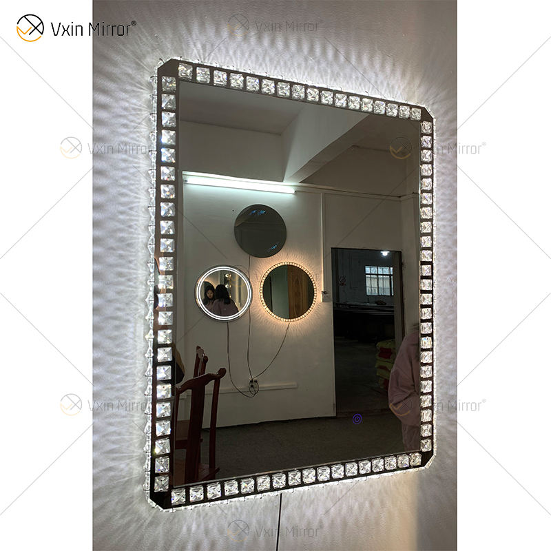 backlit mirror bathroom Banheiro espelhado iluminado