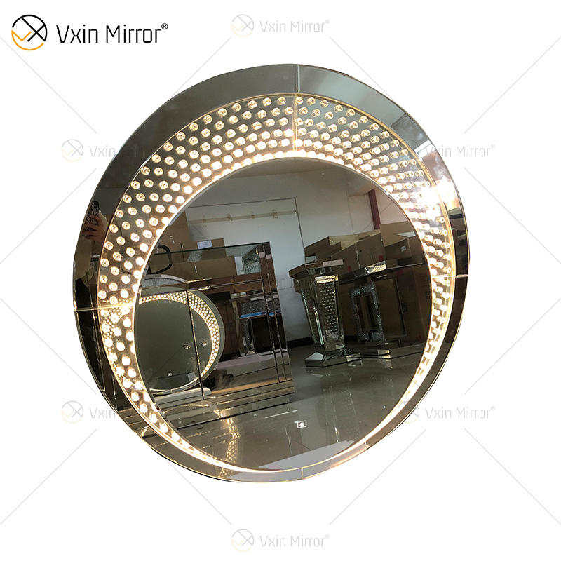 mirror lighted Зеркало освещено