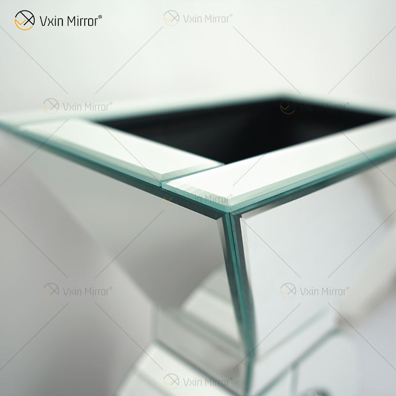 vintage crystal vase إناء الكريستال القديم