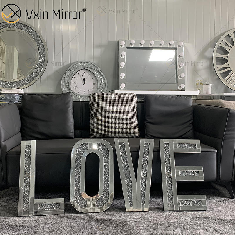 framed large mirror مرآة كبيرة مؤطرة