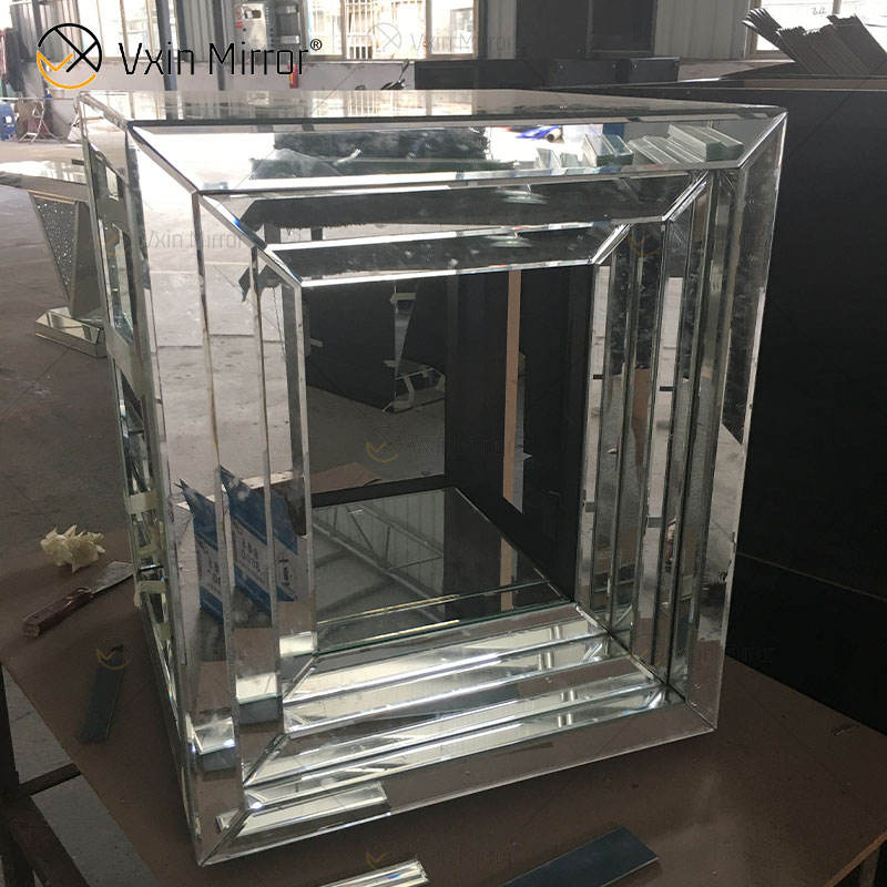 round mirrored side table runder verspiegelter Beistelltisch
