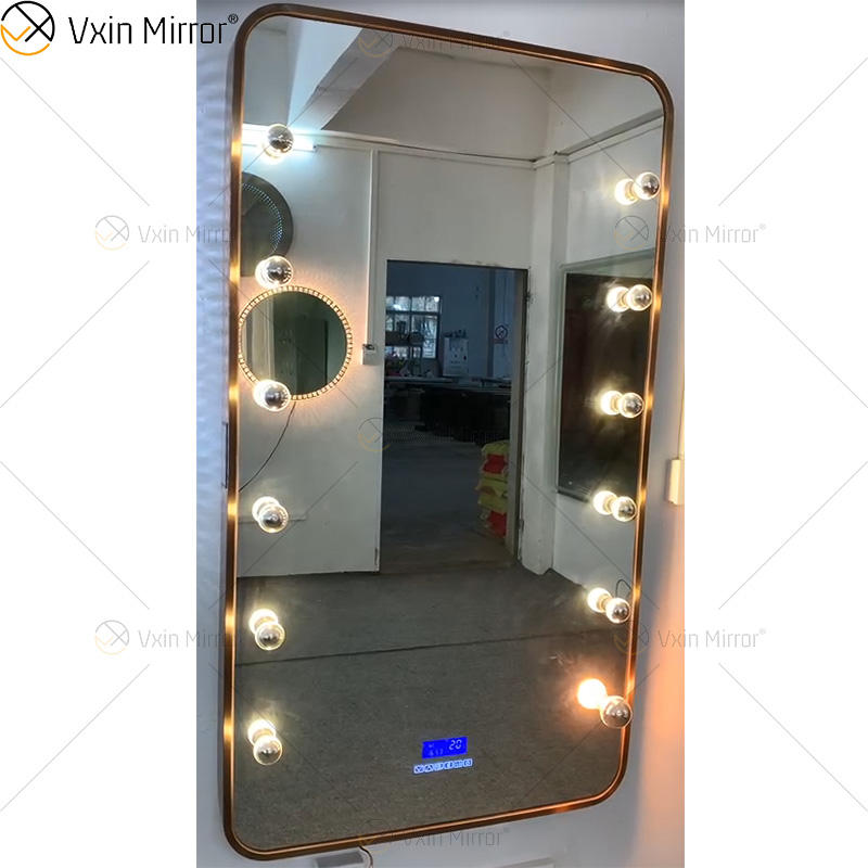 large mirror with lights around it большое зеркало с огнями вокруг него