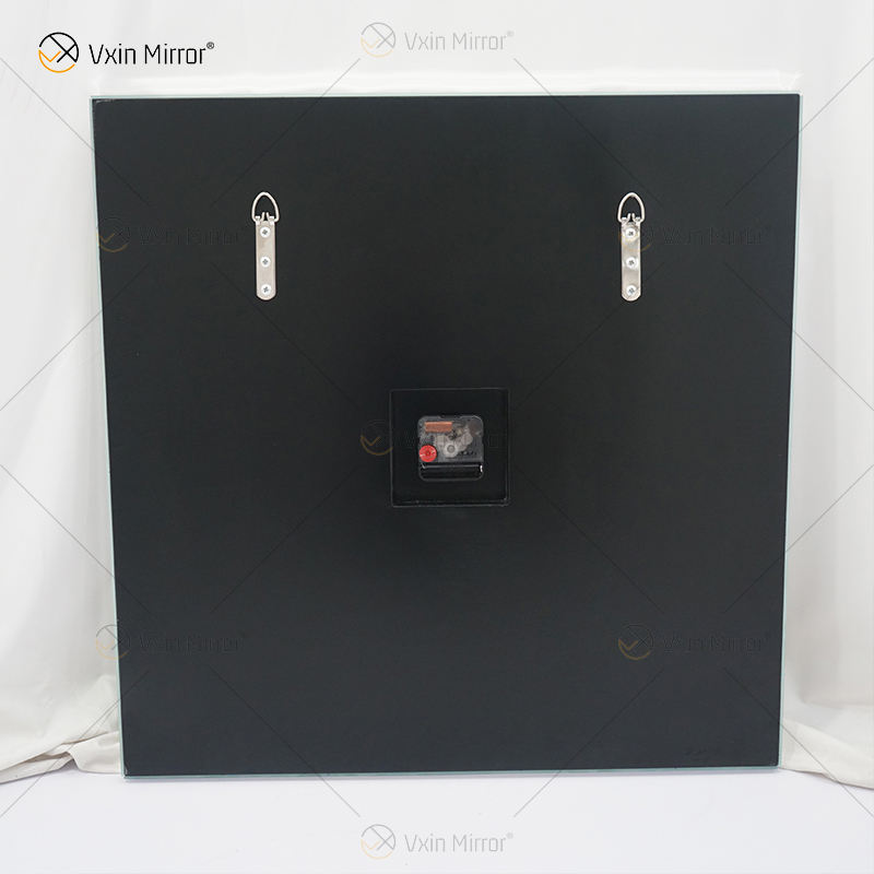 mirror clocks on wall Зеркальные часы на стене
