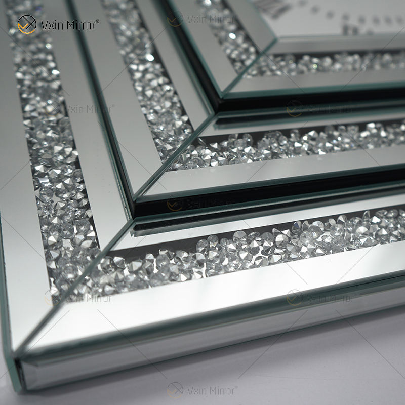 mirrored clocks Зеркальные часы
