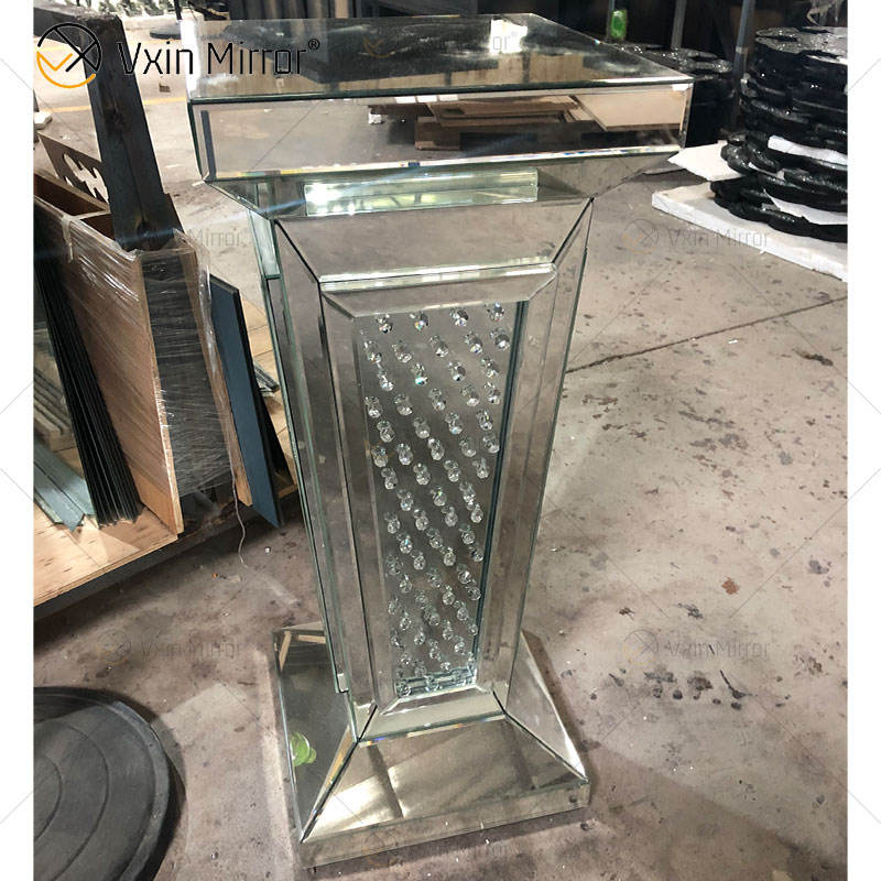 glass mirror table طاولة المرآة الزجاجية