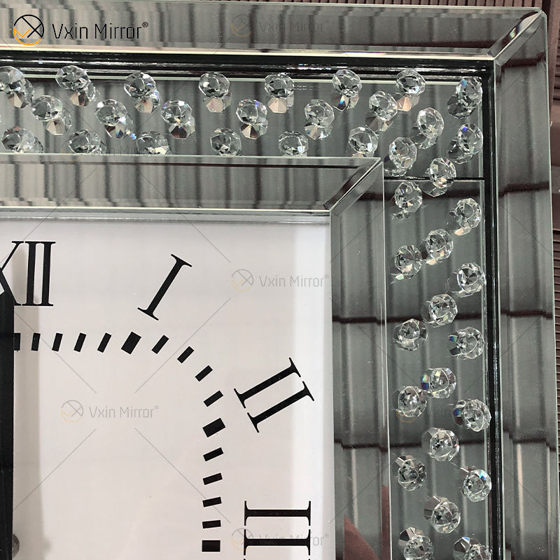 mirrored clocks Зеркальные часы