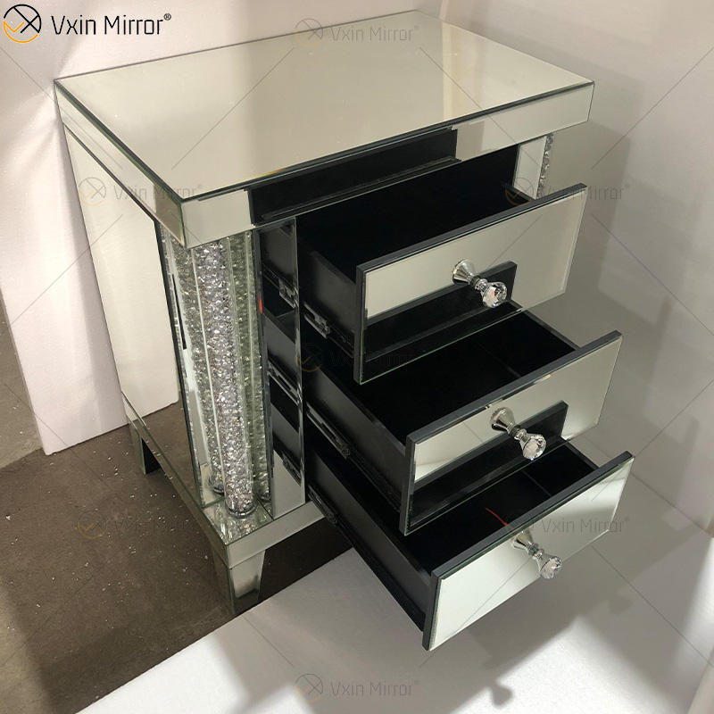 mirrored nighstand Зеркально носит