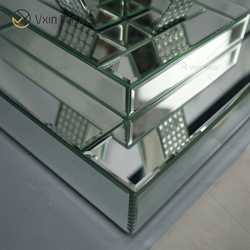 glass mirror end table طاولة نهاية المرآة الزجاجية
