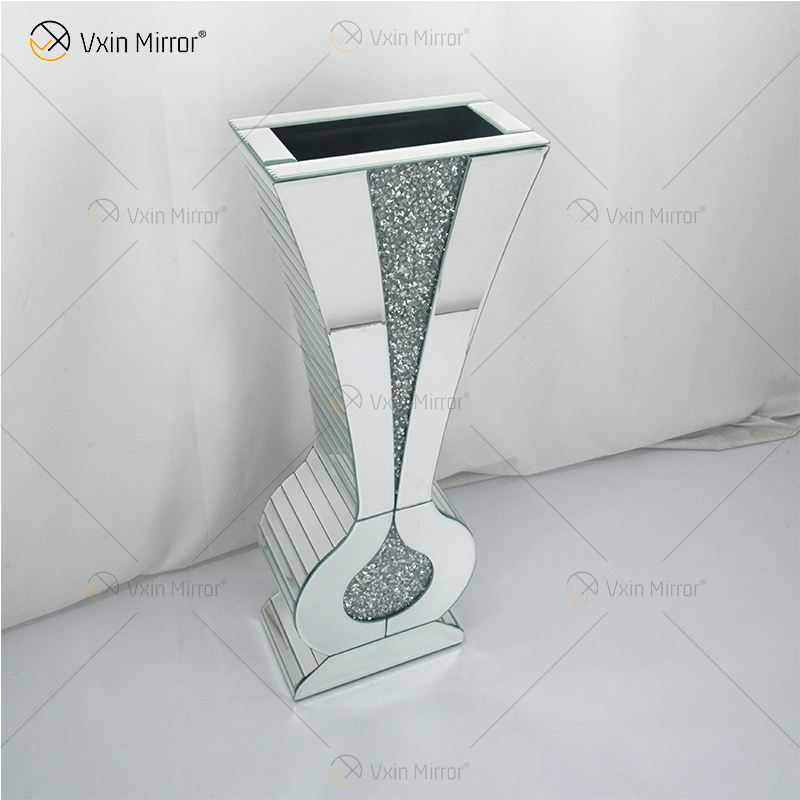 clear glass vase مزهرية زجاجية واضحة